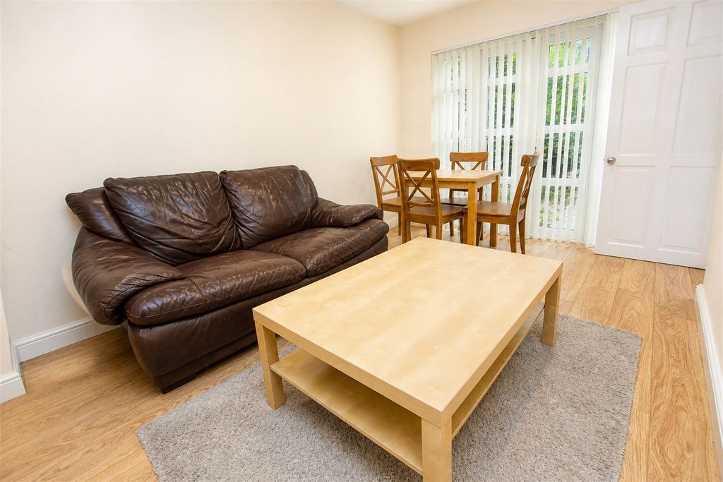 Property photo 1 of 9 Living Room