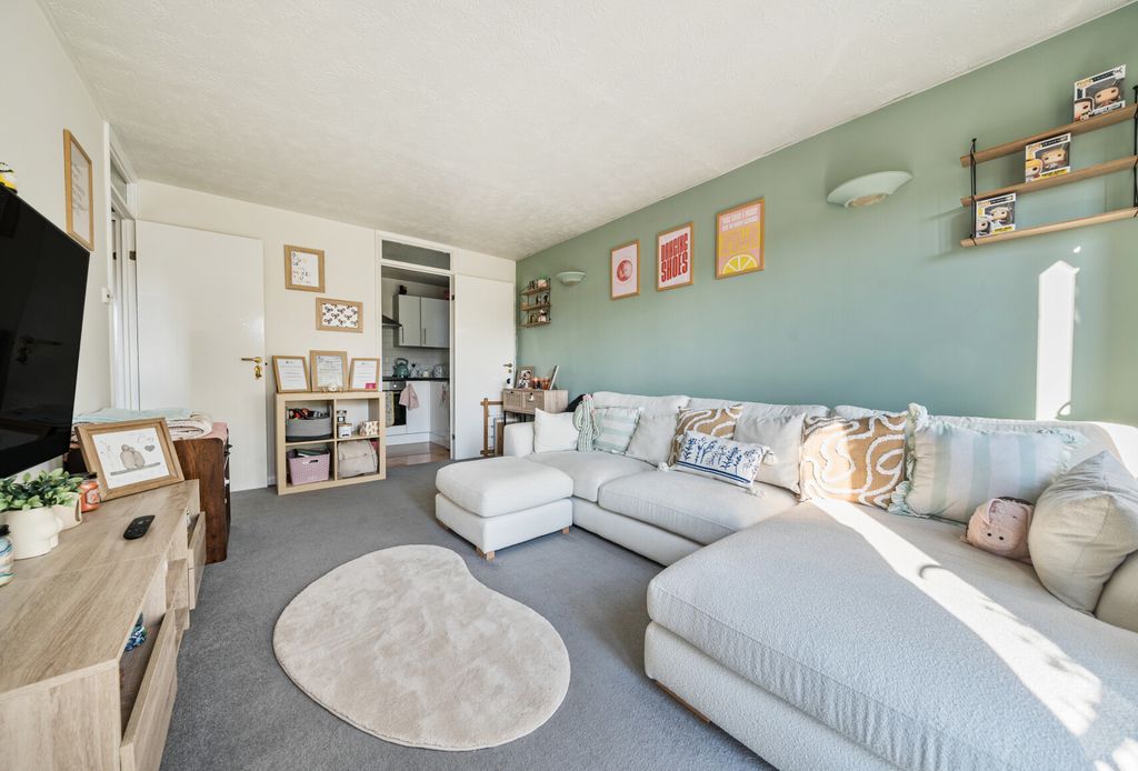 Property photo 2 of 14 1345240-11-68A898...