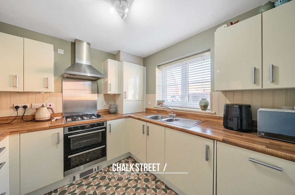 Property photo 2 of 22