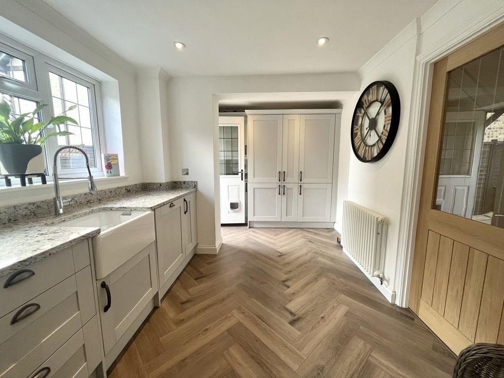 Property photo 3 of 16 Kitchen