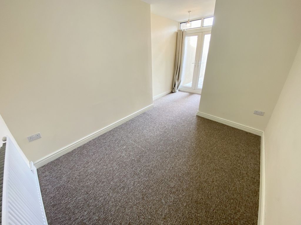 Property photo 2 of 13 Lounge