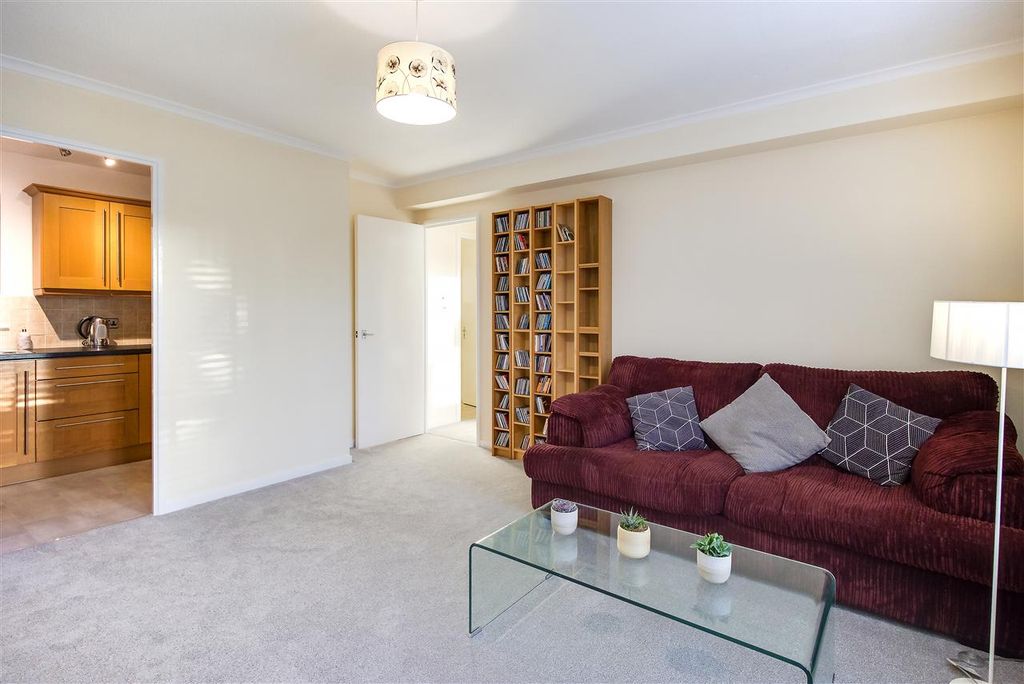 Property photo 2 of 9 Lounge