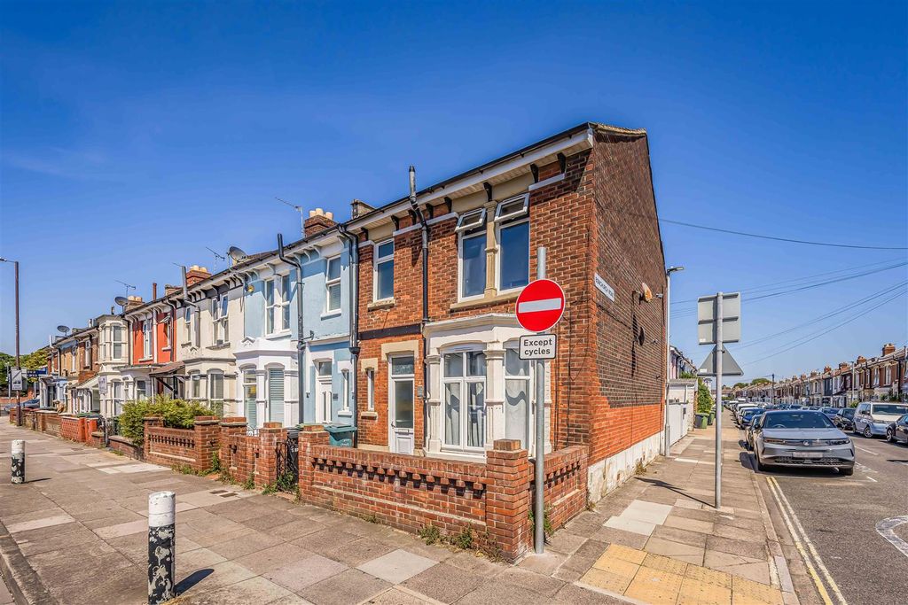 Property photo 1 of 18 Lower Flat, 215 Milton Road, Southsea-Small-Portic