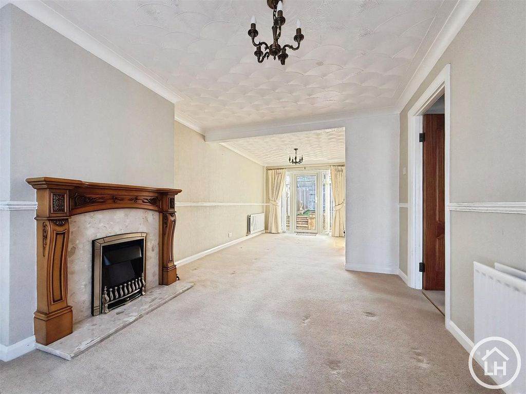 Property photo 3 of 13 Lounge / Diner