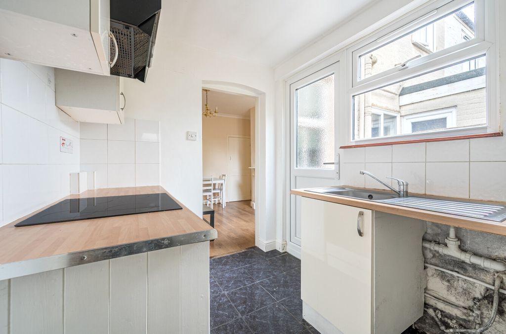 Property photo 3 of 16 1328497-13-689494...