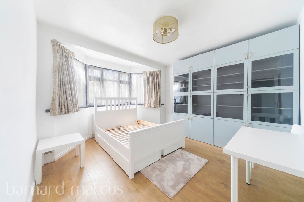 Property photo 3 of 11 Balcony