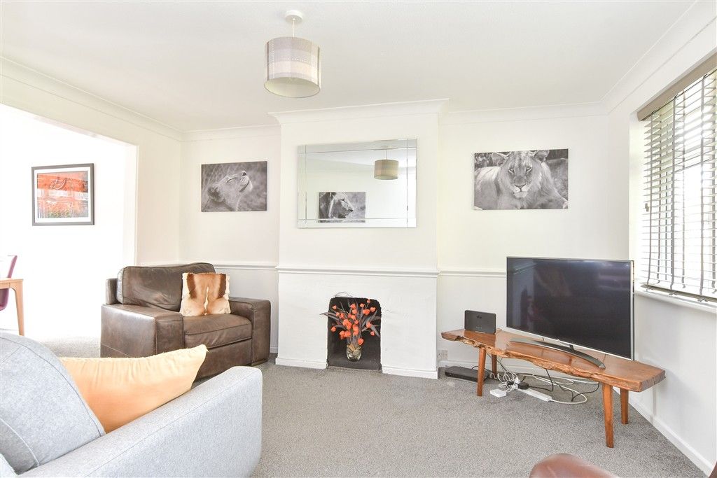 Property photo 3 of 9 Lounge