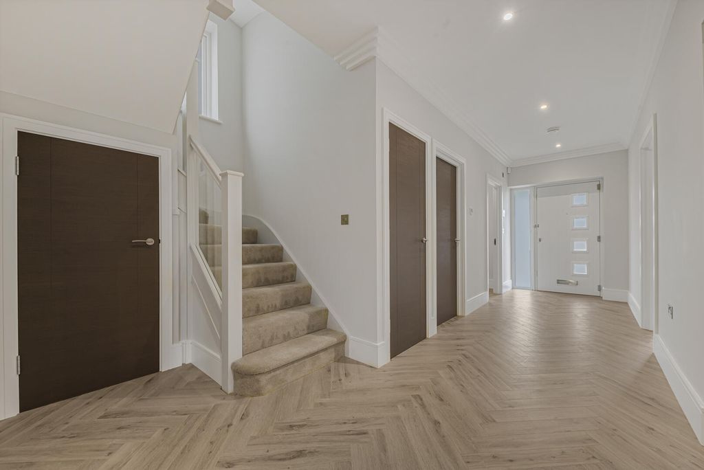 Property photo 2 of 15 Hallway