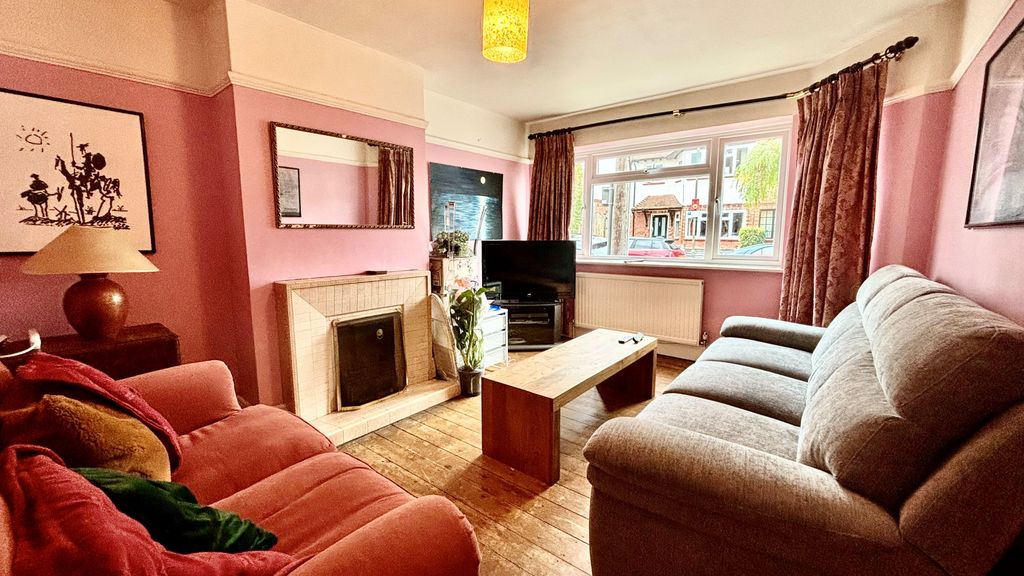 Property photo 1 of 7 Living Room