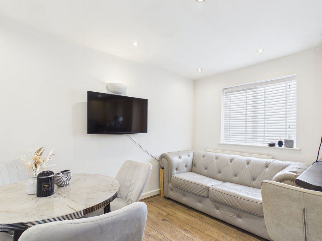 Property photo 3 of 10 Picture No. 12