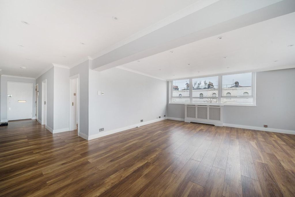 Property photo 3 of 11 Picture No. 02