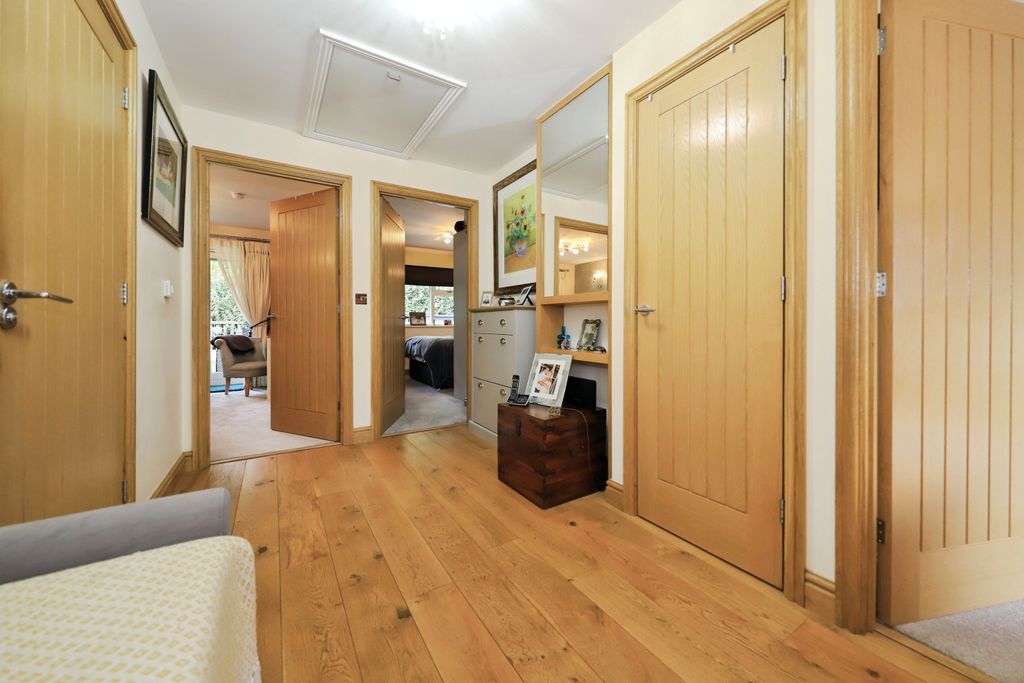 Property photo 3 of 17 Entrance Hall
