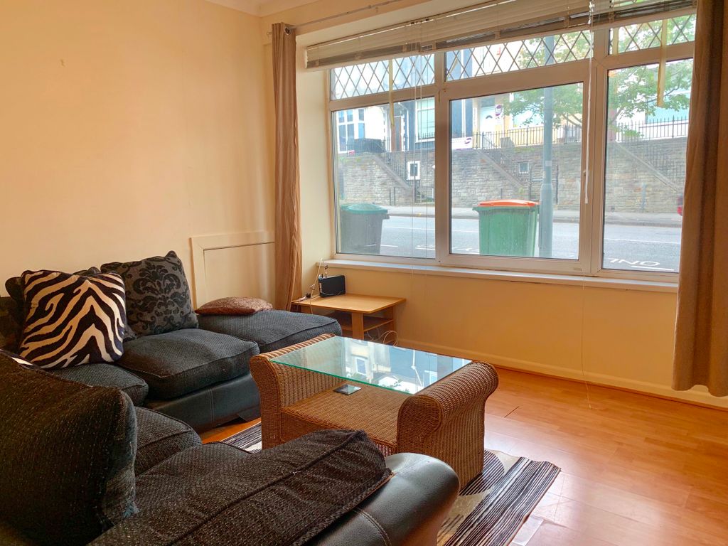 Property photo 2 of 8