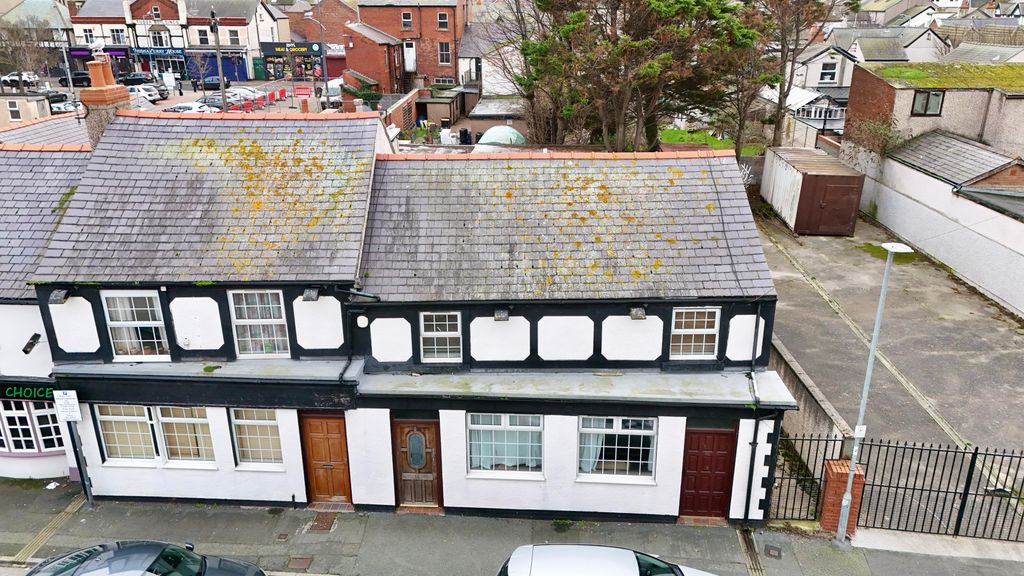 Property photo 2 of 27