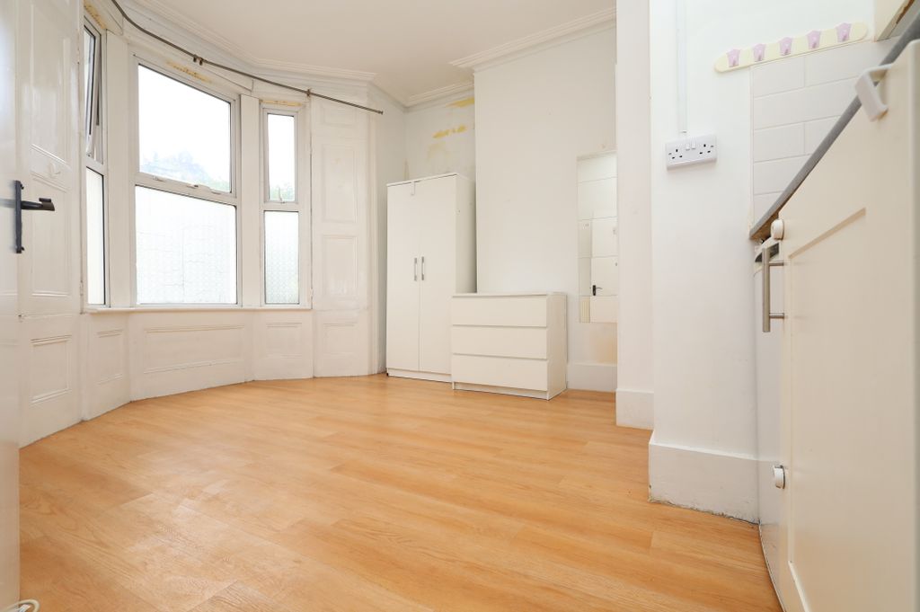 Property photo 1 of 3