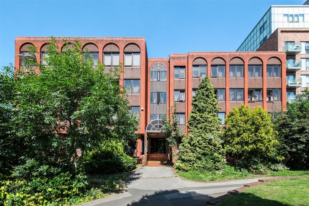 Property photo 1 of 6 225 Shenley Road - Kqwcskans4Toi7Jd7T0L.Jpg