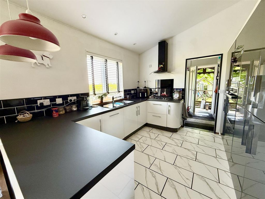 Property photo 3 of 34 Kitchen