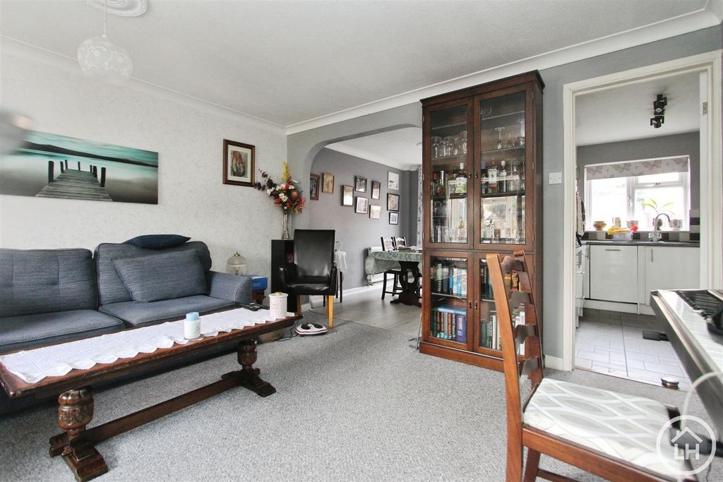 Property photo 2 of 13 Lounge