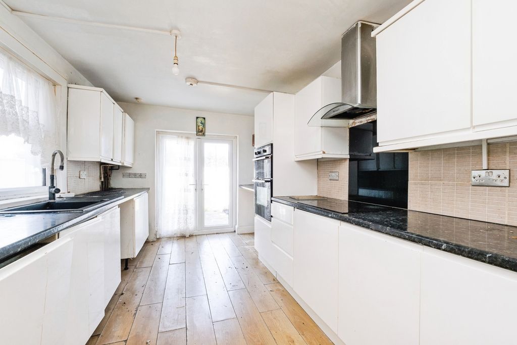 Property photo 3 of 17 Pbox-Img.Jpg