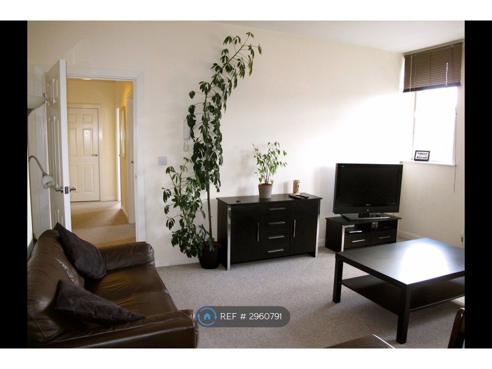 Property photo 3 of 15 Lounge