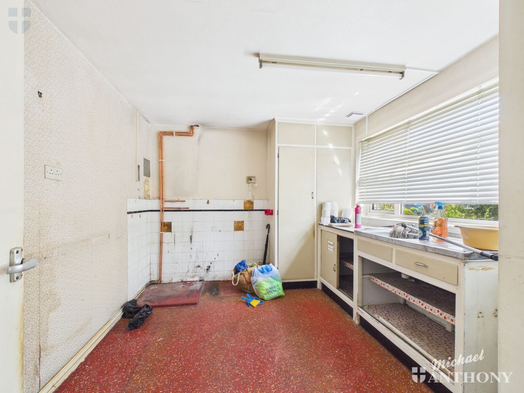 Property photo 3 of 14 Cam03218G0-Pr1072-Still004