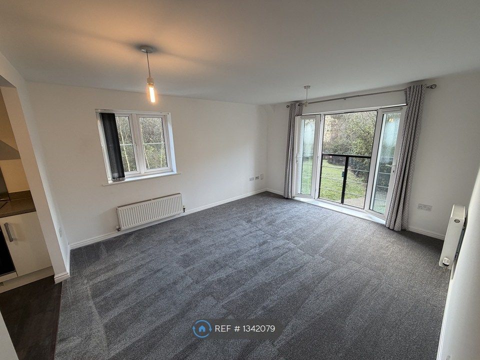 Property photo 2 of 9 Dining / Living Room