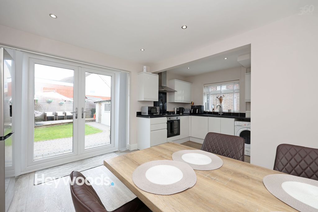 Property photo 2 of 36