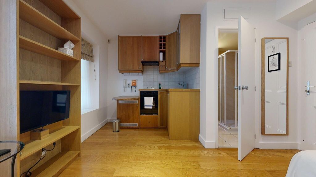 Property photo 2 of 7 Kitchen