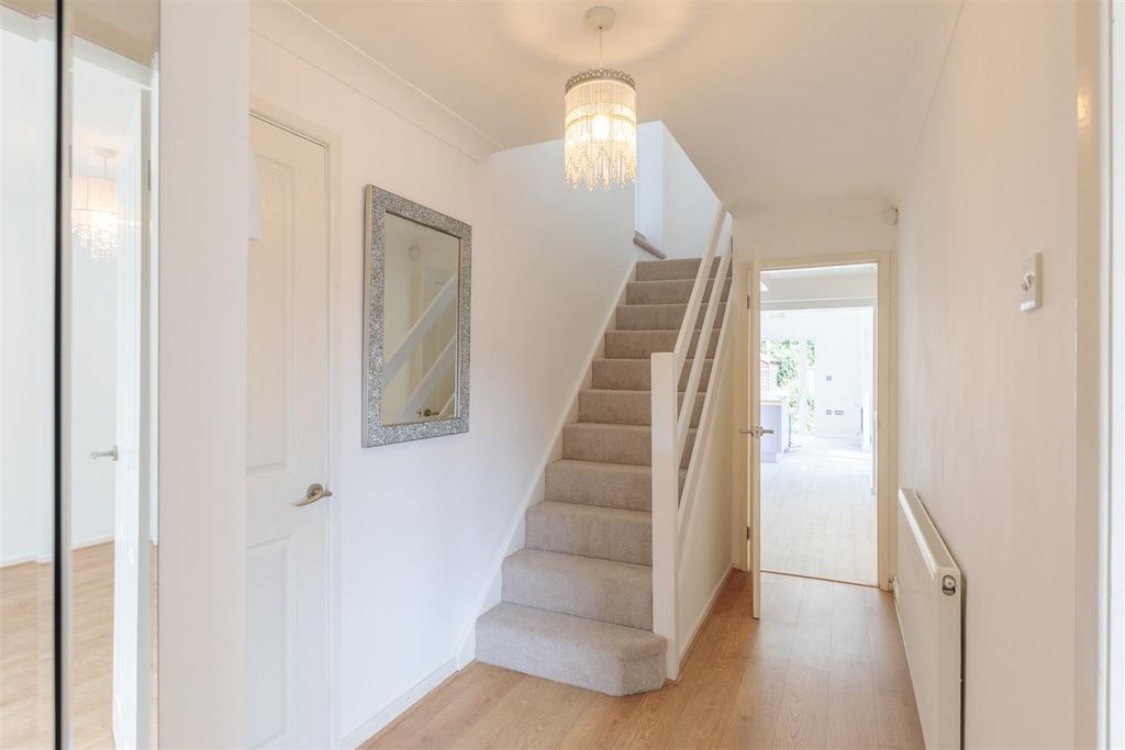 Property photo 3 of 23 Entrance Hall.Jpg