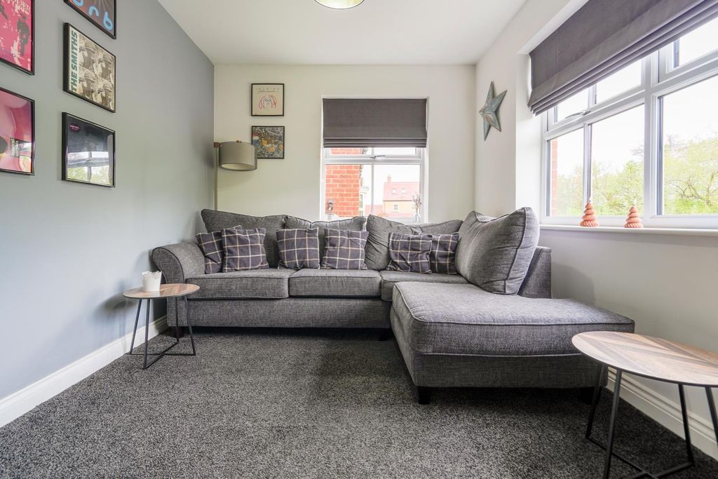 Property photo 3 of 14 Snug