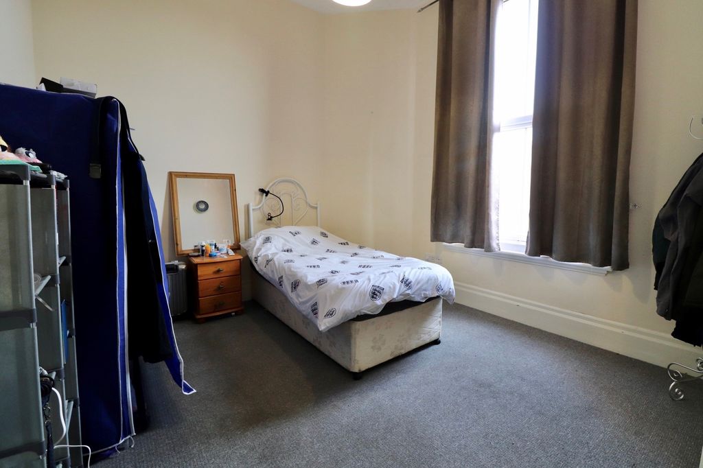 Property photo 3 of 6