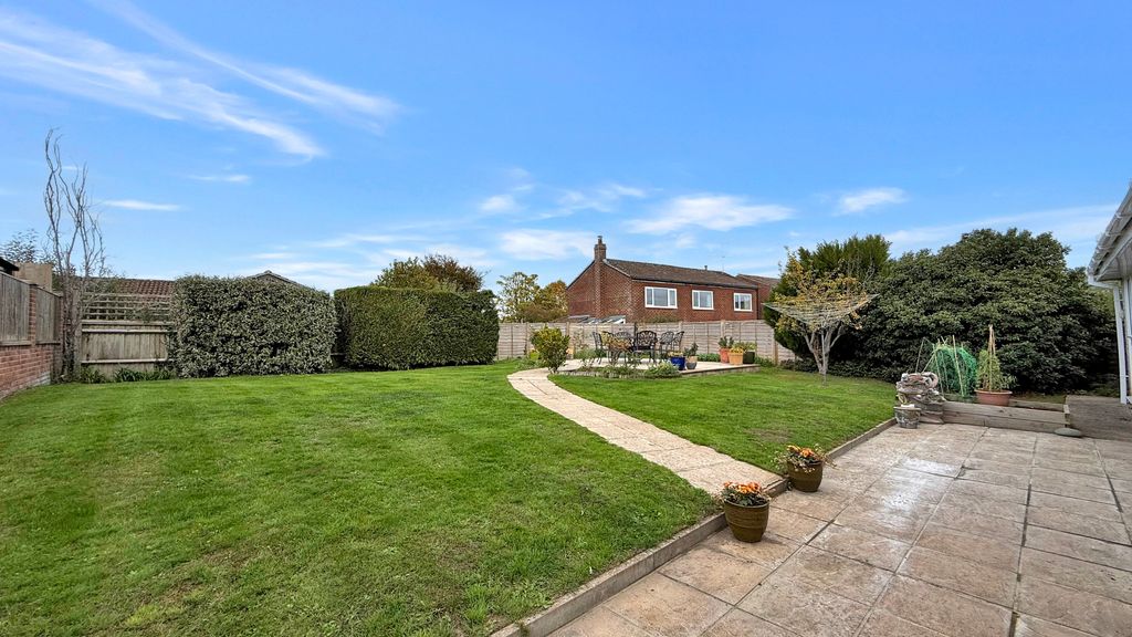 Property photo 2 of 20 Garden