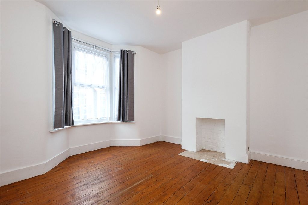 Property photo 2 of 15 Picture No. 16