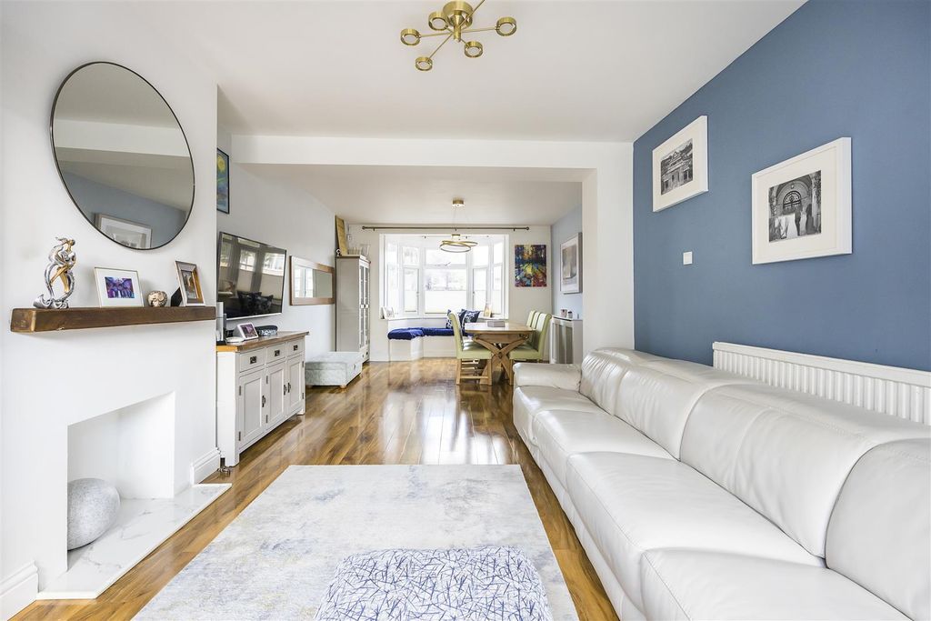 Property photo 2 of 21 St. Barnabas Road, Ig8