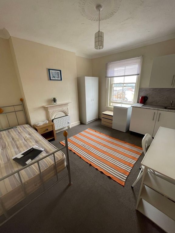 Property photo 1 of 8 Photo 11