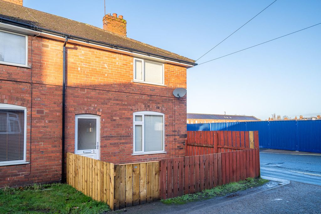 Property photo 1 of 11 Front (Exterior)