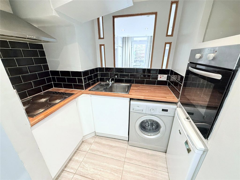 Property photo 2 of 7 Kitchen