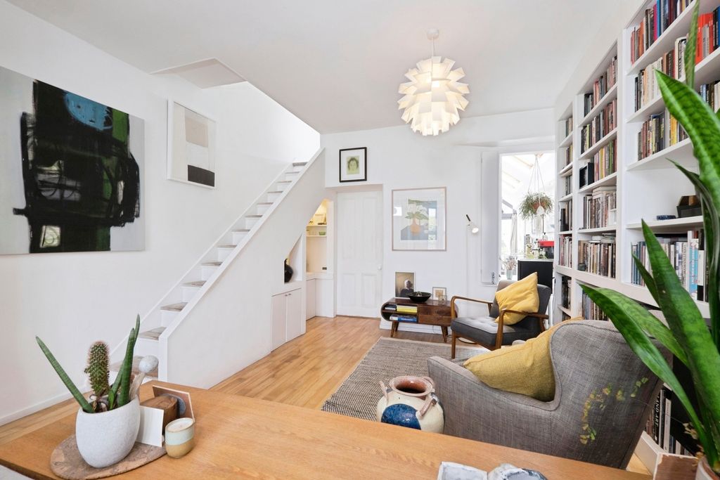 Property photo 3 of 19 Photo