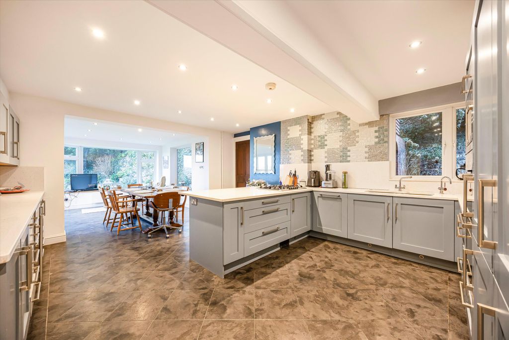 Property photo 3 of 43 Image