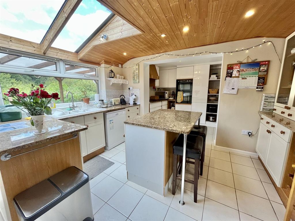 Property photo 2 of 39