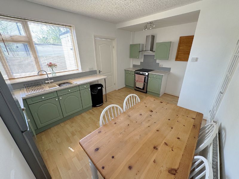Property photo 3 of 21 Dining Kitchen