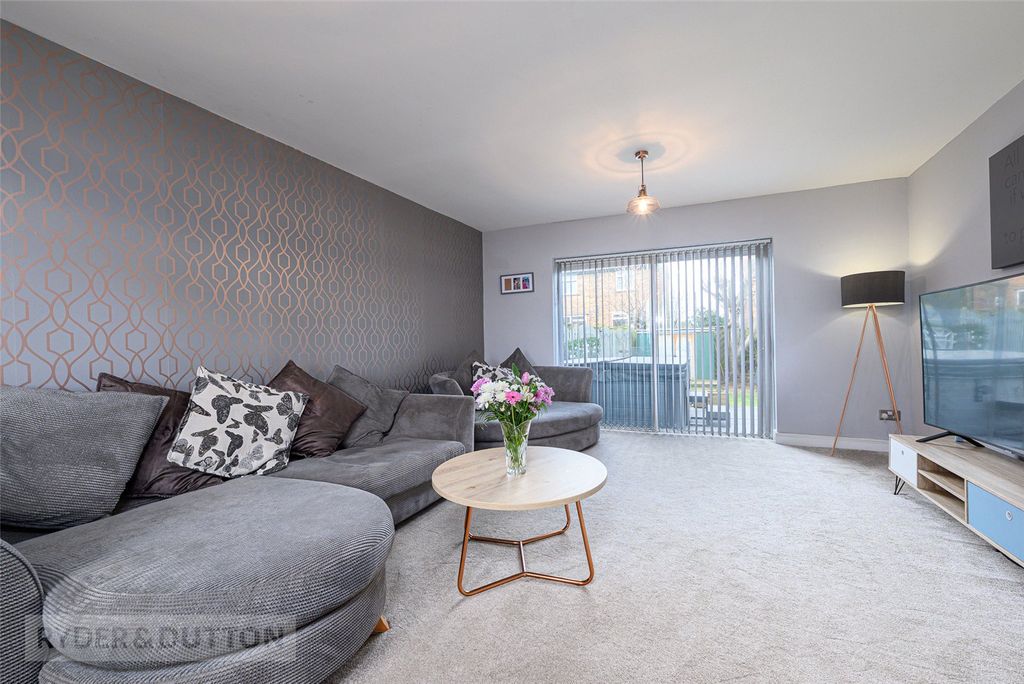 Property photo 3 of 24 Lounge