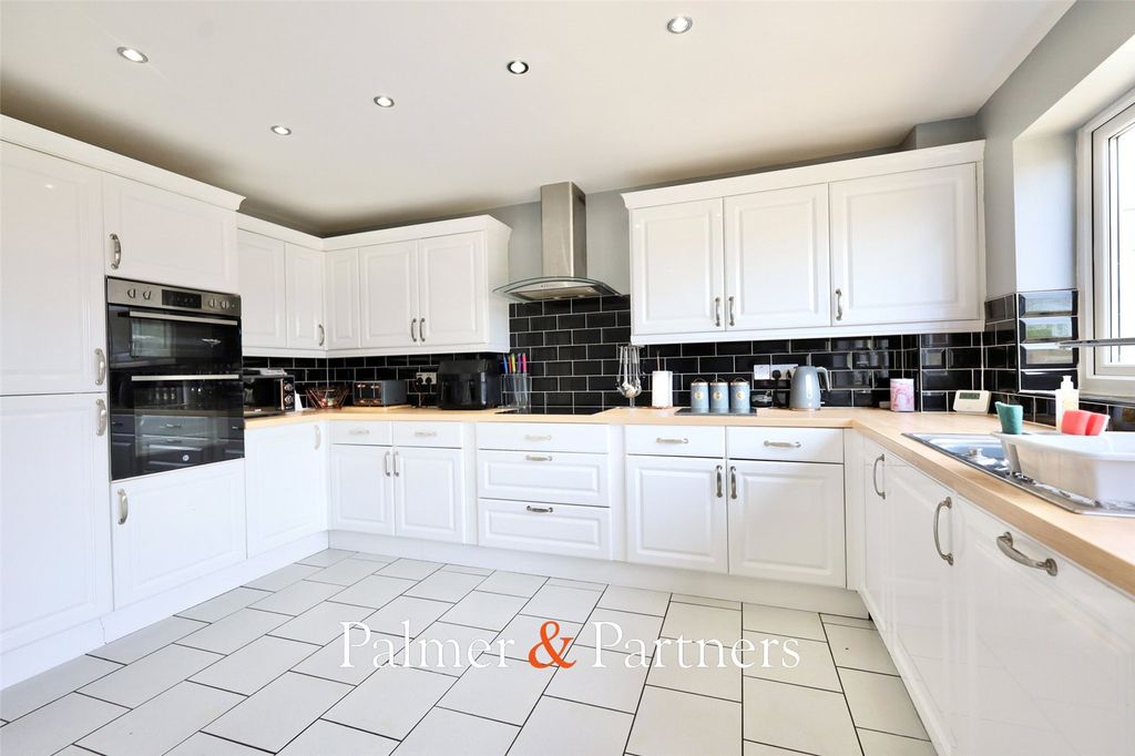 Property photo 2 of 24 Picture No. 06
