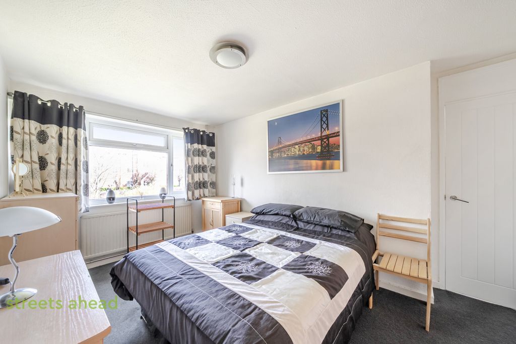 Property photo 2 of 17 3696d4cc-283B-41F...