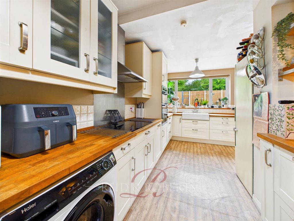 Property photo 3 of 26 Cam03999G0-Pr0171-Still021.Jpg