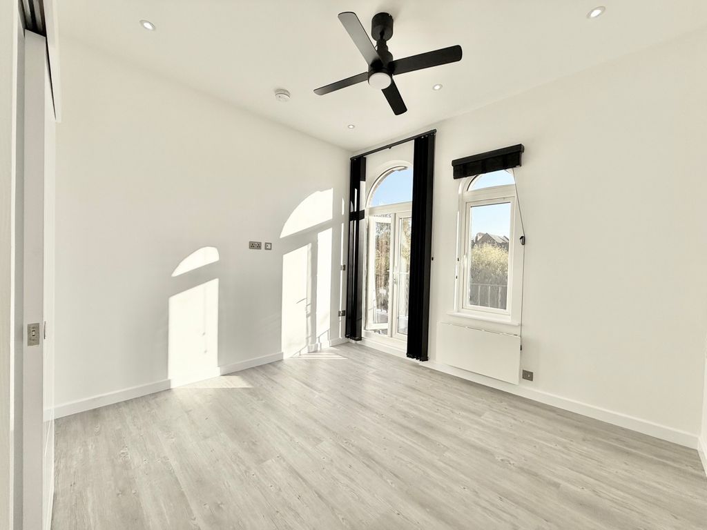 Property photo 2 of 14 Gallery