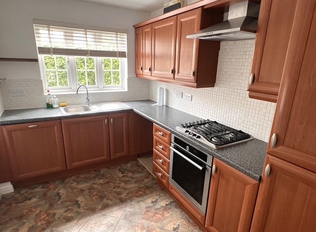 Property photo 3 of 9 Kitchen