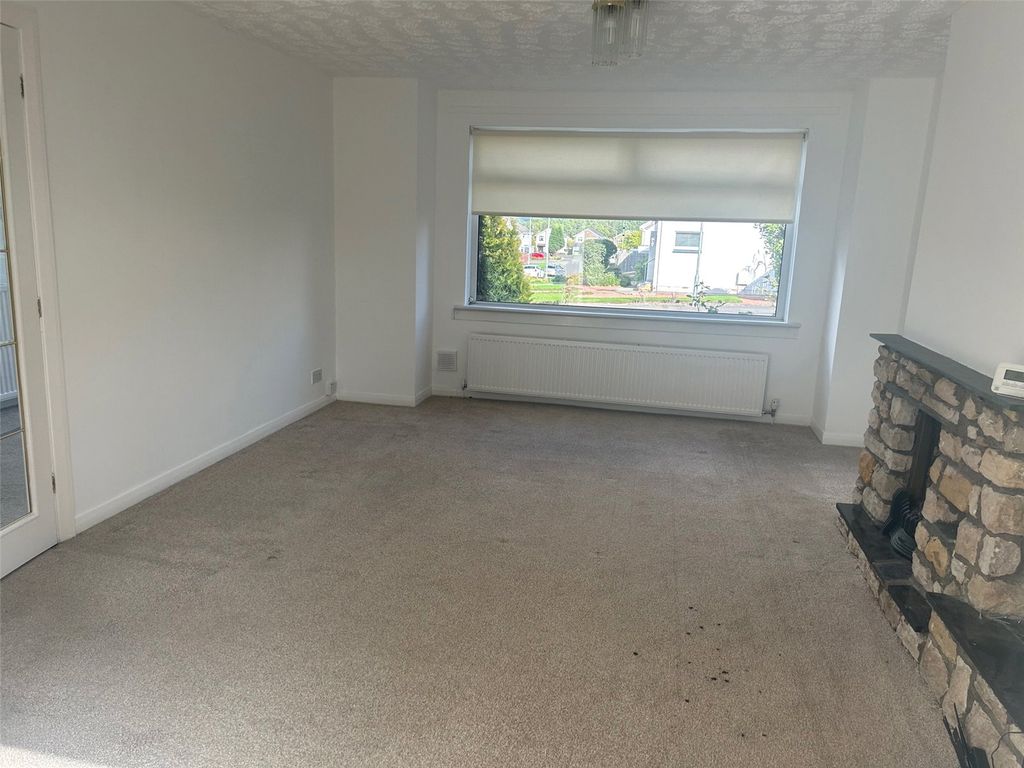 Property photo 2 of 11 Lounge