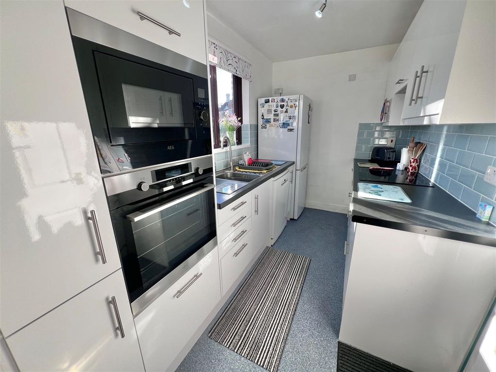 Property photo 3 of 13 Kitchen 1.Jpg