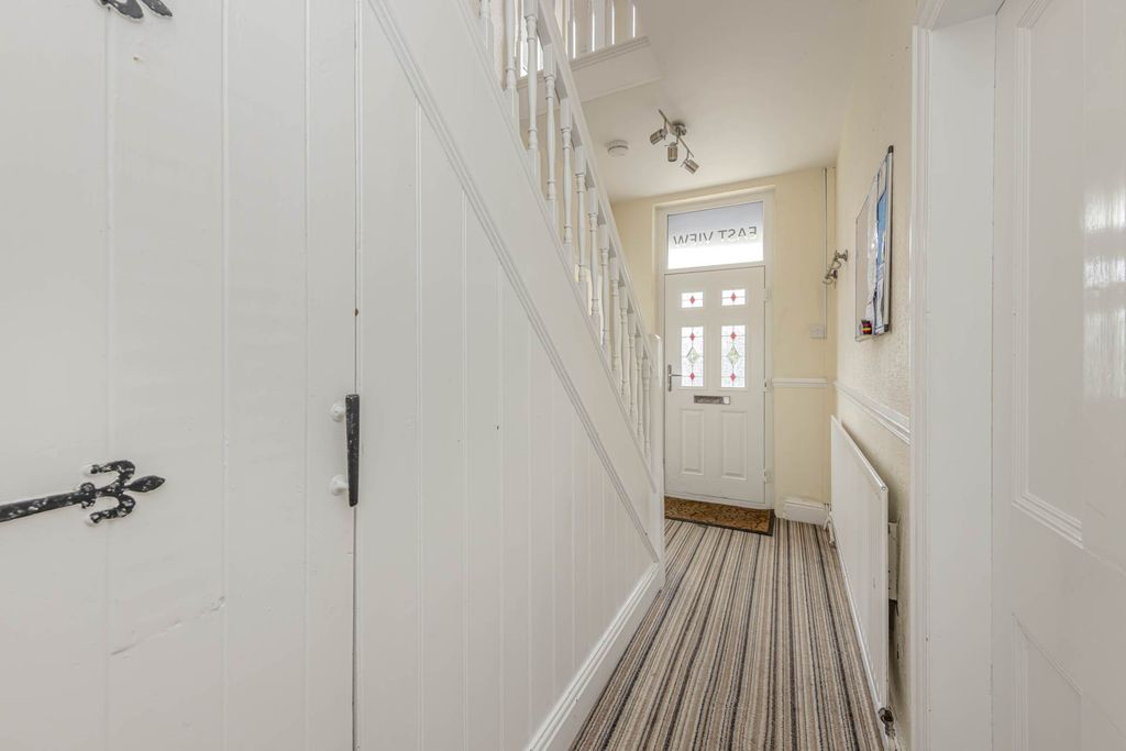 Property photo 2 of 31
